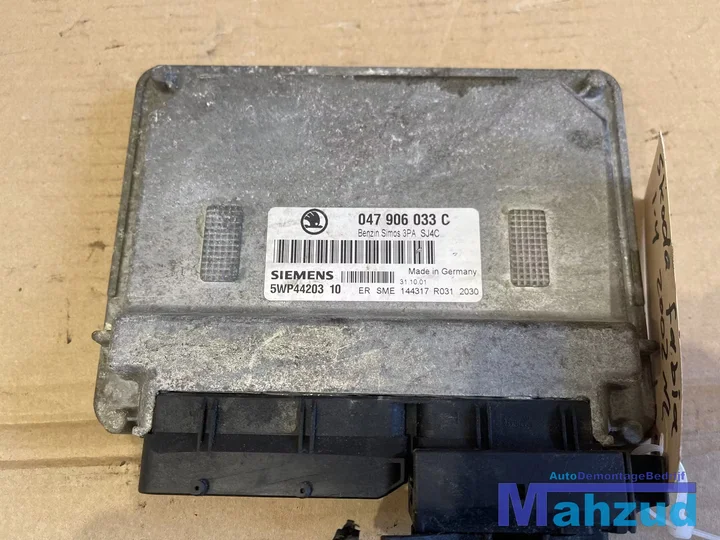 skoda-fabia-14-awq-ecu-motormanagement-module-047906033 — foto 2