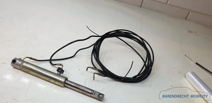 bmw-e46-3-serie-cabriolet-cabrio-hoofdcilinder-right-main-lift-cilinder-line-23-24-origineel-nette-staat-gebruikt-2002-2003-2004-2005-2006-barendrecht-mobility-service — foto 4