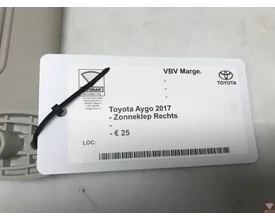 toyota-aygo-2017-zonneklep-rechts — foto 2