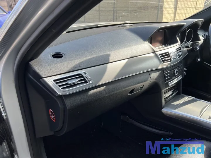 e-klasse-w212-dashboard-armsteun-asbak-luchtrooster-stuur — foto 4