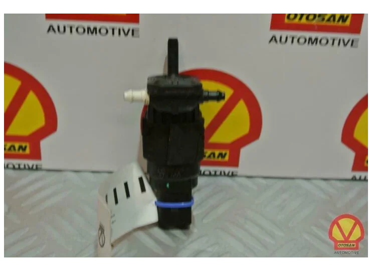 audi a4 8w ruitensproeierpomp 8k9955647