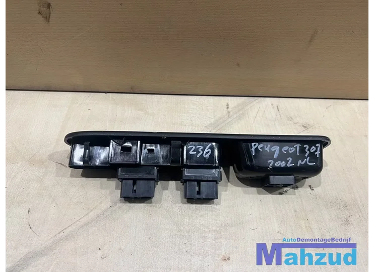 PEUGEOT 307 links voor raam schakelaar 2000-2007