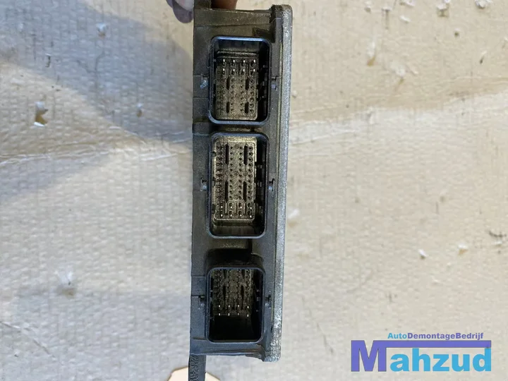 renault-clio-3-ecu-motormanagement-module-8200911560 — foto 4