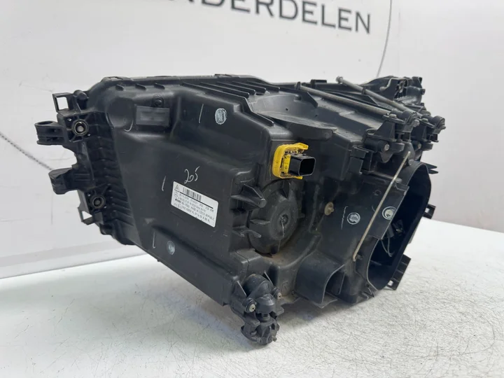 mercedes-actros-xenon-koplamp-rechts-a9608202739 — foto 6