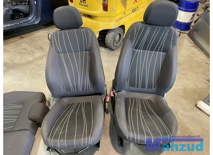 2011 Opel Corsa D compleet interieur voorstoelen achterbank