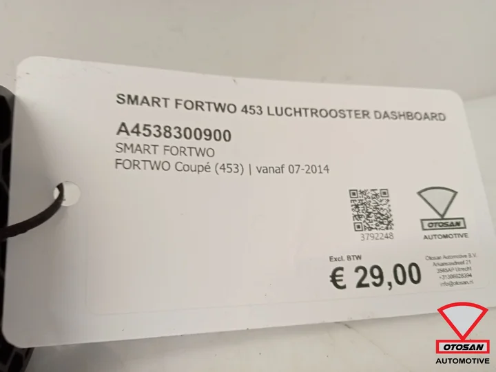 smart-fortwo-453-2015-luchtrooster-dashboard-a4538300900 — foto 3