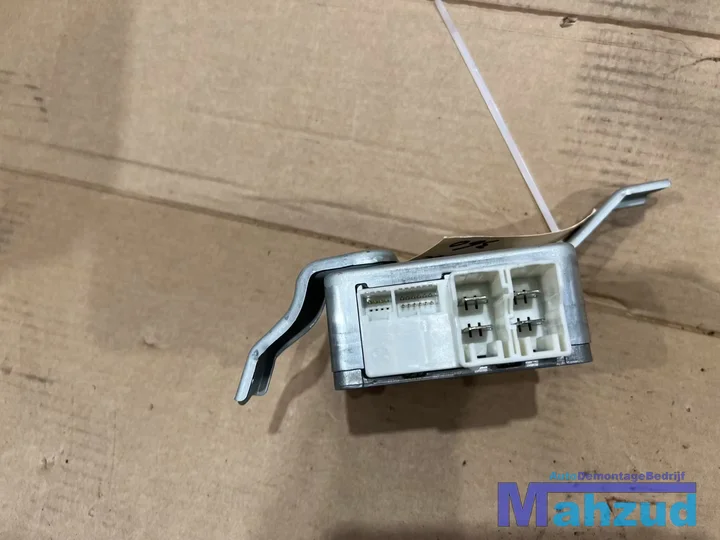 toyota-yaris-p1-stuurbekrachtiging-module-19992005-896500d030 — foto 2