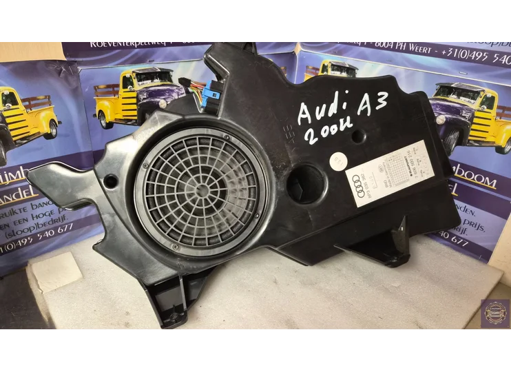 Audi A3 (8P1) Subwoofer  8P3035382