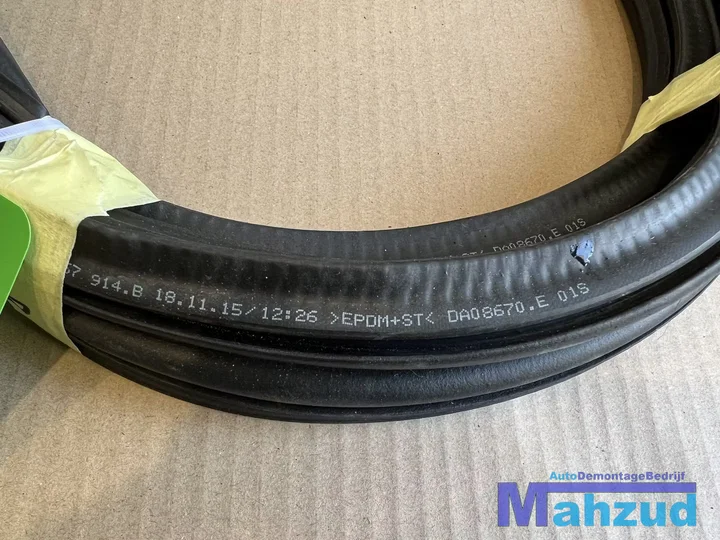vw-golf-7-deurrubber-portierrubber-rechts-achter-20122019 — foto 2