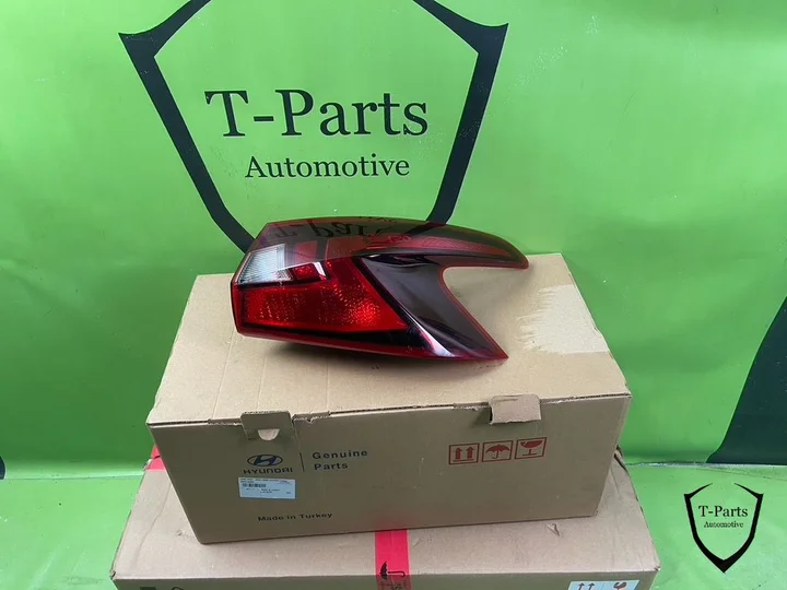 hyundai-i20-links-achterlicht-licht-92402q0000