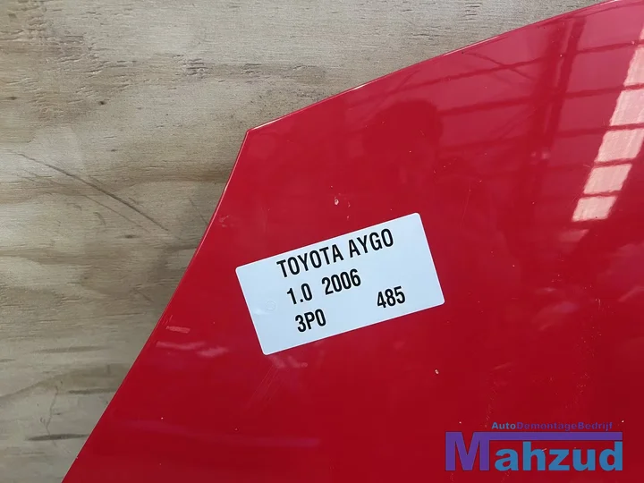 toyota-aygo-rood-3p0-motorkap-20052014 — foto 2