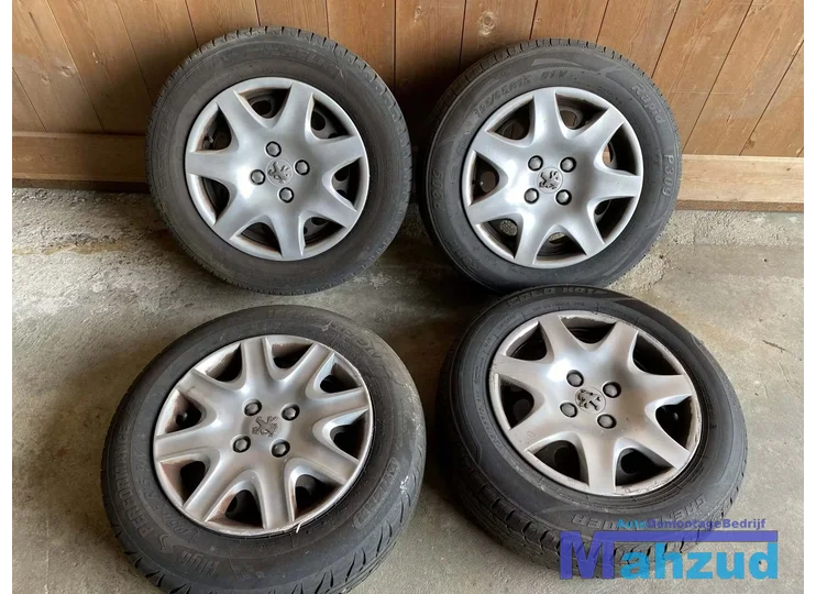 Peugeot 308 velgen met banden 195 65 15 inch 4x108