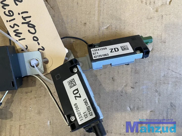 opel-insignia-a-antenne-versterker-13327068-13327069 — foto 3