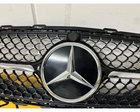 mercedesbenz-cklasse-w206-amg-diamond-grille-a2068882100 — foto 4