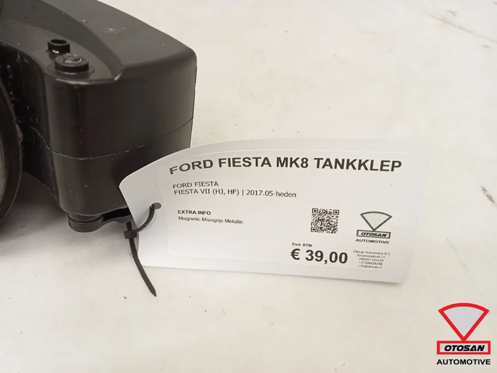 ford-fiesta-mk8-2017-tankklep-magnetic-muisgrijs-metallic — foto 2