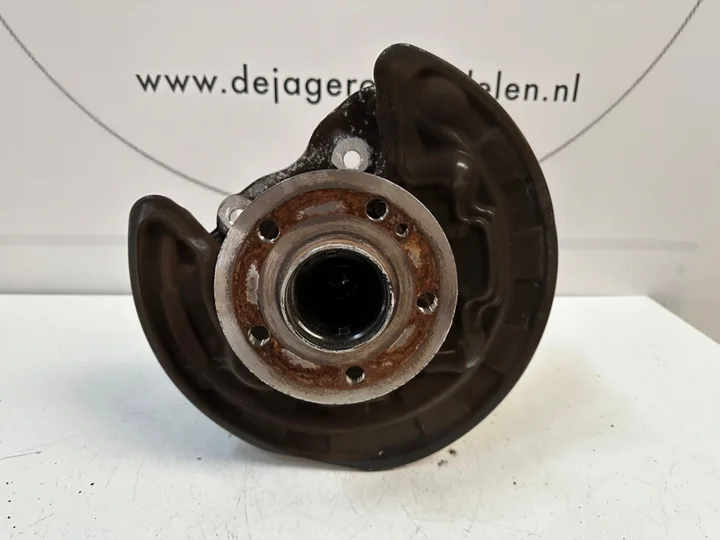 mercedes-a-b-cla-gla-glb-fusee-linksachter-a2470500 — foto 2