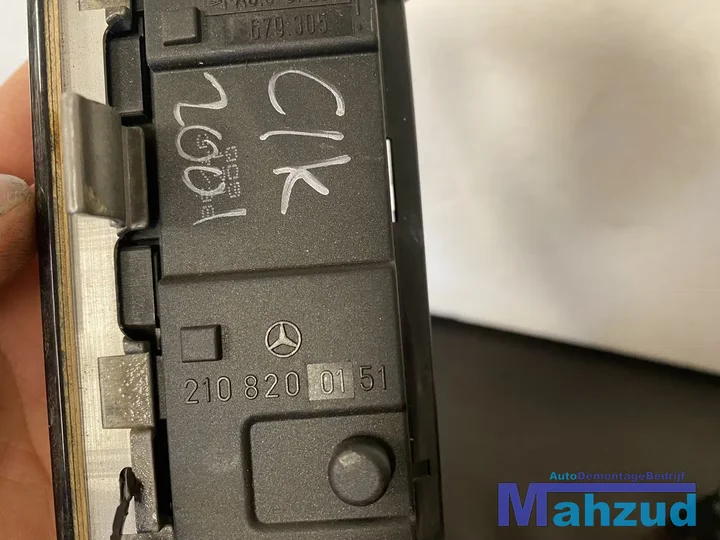 mercedes-clk-w208-middenconsole-met-schakelaar-2108200151 — foto 4