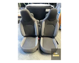 toyota-aygo-x-stoelen-set-bekleding-hoogte-verstelbaar