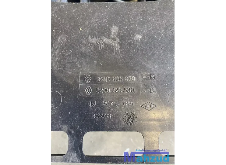 renault-clio-3-reservewiel-houder-reseverwieldrager-krikset