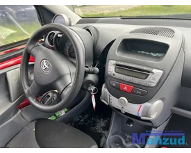 2007-toyota-aygo-10-1krfe-rood-3p0-onderdelen-velgen-motor — foto 12