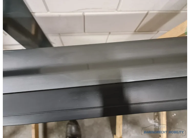 porsche-cayenne-92a-zijskirt-zij-skirt-sideskirt-side-skirt-7p5837787q-links-voor-lv-grijs-zwart-origineel-nette-staat-gebruikt-2e-gen-2010-2011-2012-2013-2014-2015-2016-2017-2018-barendrecht-mobility-service