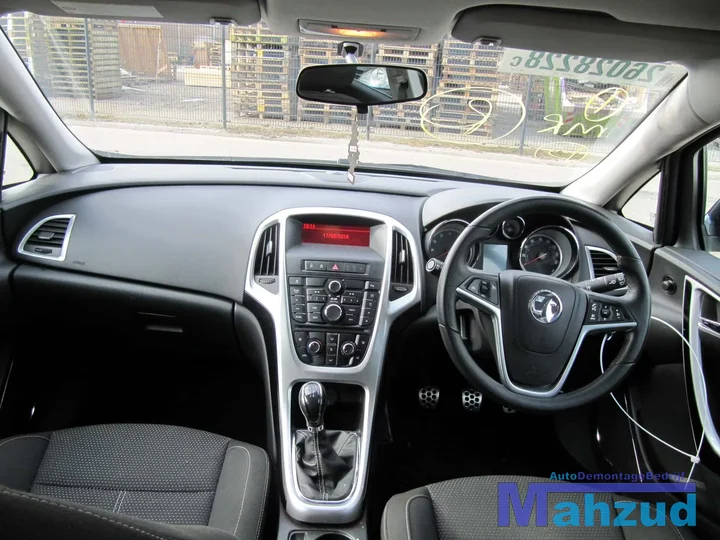 opel-astra-j-compleet-interieur-5-deurs-zwart — foto 3