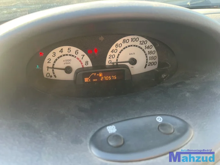 toyota-yaris-p1-dashboard-kast-delen-onderdelen — foto 5