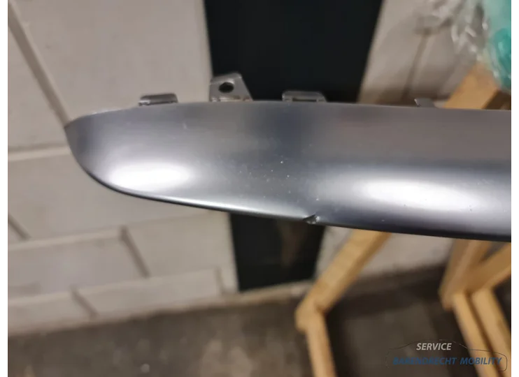 mercedes-w213-amg-63s-e-klasse-sedan-voorbumper-lip-voorbumper-voor-bumper-spoiler-beschermstrip-beschermlijst-a2138853800-zilver-grijs-origineel-goede-staat-gebruikt-2006-2007-2008-2009-2010-2011-2012-2013-2014-2015-barendrecht-mobility-service