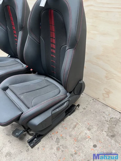 bmw-1-serie-f40-sport-interieur-zwart-leer-2019 — foto 4