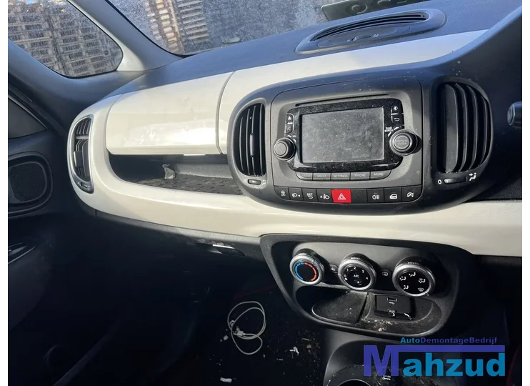 fiat-500l-13-multijet-wit-268a-onderdelen-interieur-velgen