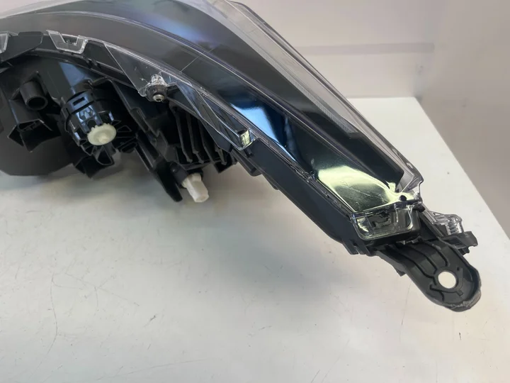 toyota-corolla-e21-led-koplamp-rechts-8111002x10 — foto 4