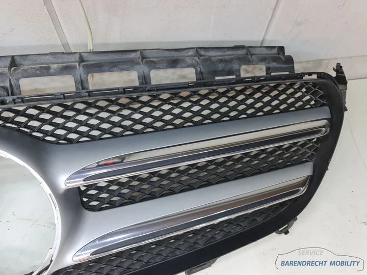 radiateurgrille-mercedes-e-klasse-w213-a2138880223-grill-zwart-chroom-zilver-origineel-gebruikt-2017-2023 — foto 9