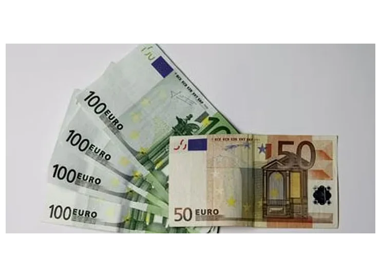 Dépôt de 450 €
