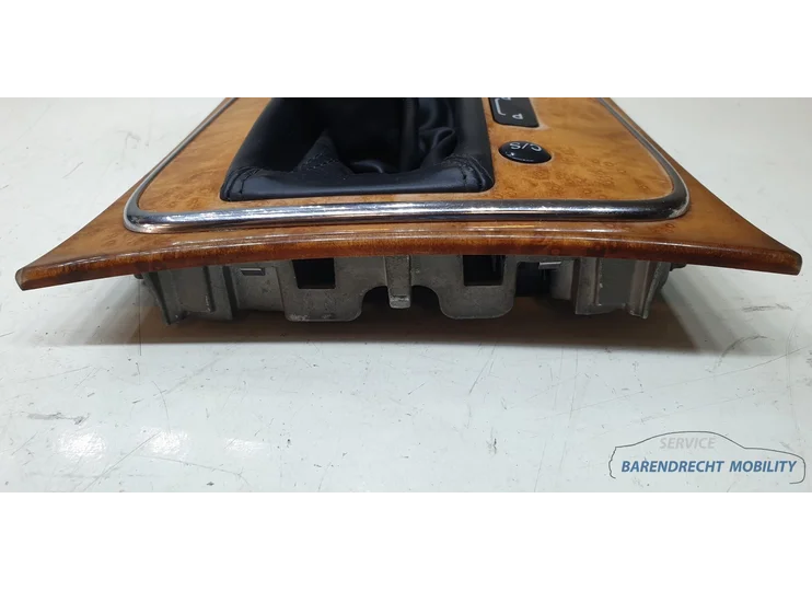 mercedes-w211-s211-e-klasse-elegance-pook-knop-pookknop-a2112671110-zwart-licht-bruin-houten-inleg-origineel-nette-staat-gebruikt-versnellingspookknop-schakelpookknop-schakelen-2002-2003-2004-2005-2006-2007-2008-2009-barendrecht-mobility-service