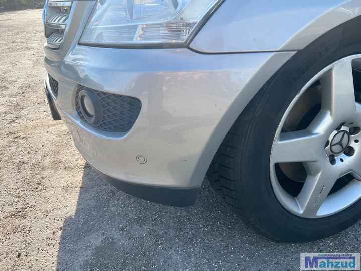 mercedes-ml-2-w164-grijs-c723-voorbumper-20052011 — foto 3