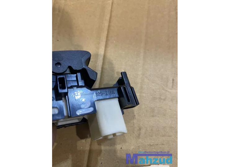 toyota-yaris-p9-raam-schakelaar-enkel-8292166