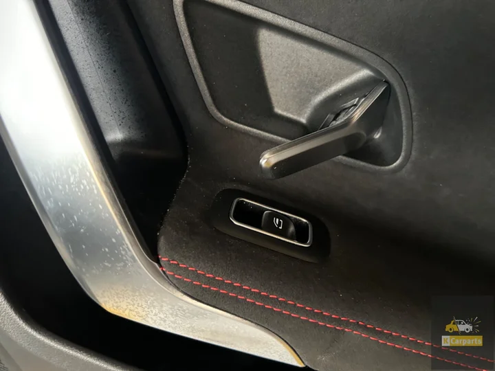 rechts-achter-binnen-bekleding-mercedes-aklasse-w177-amg — foto 3