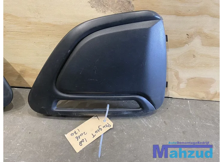 PEUGEOT 108 Links bumper rooster mistlamp afdekkap 814820H110