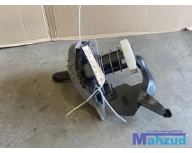 renault-clio-3-reservewiel-houder-reseverwieldrager-krikset — foto 4