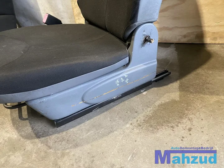 toyota-aygo-zwart-interieur-3-deurs-20052014 — foto 10