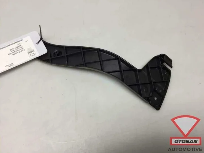 audi-a4-8e-2006-bumpergeleider-rechts-voor-8e0807204b