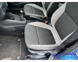 skoda-fabia-3-12-tsi-blauw-lq5x-cjzc-ped-onderdelen-sloop — foto 10