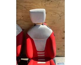 ford-ka-2-rood-interieur-stoel-achterbank-deurpaneel — foto 2
