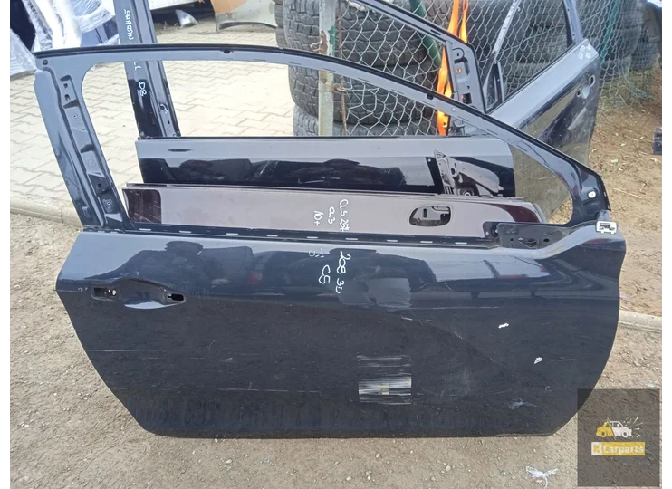 Peugeot 208, 3 portes, porte droite