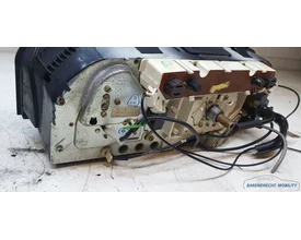 kmteller-cockpit-toerenteller-w201-190-mercedes-2015402347-origineel-gebruikt-1982-1993 — foto 10