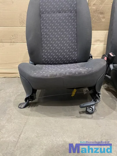 ford-fiesta-4-voorstoelen-bestuurdersstoel-bijrijdersstoel — foto 7