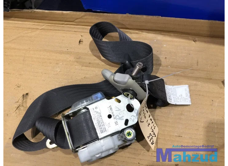 Toyota Yaris VERSO rechts voor gordel spanner 467053