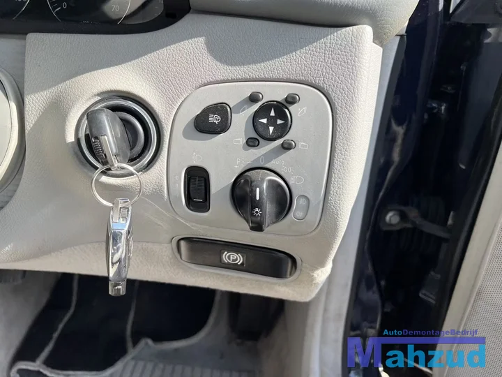 mercedes-clk-w209-cabrio-blauw-onderdelen-demontage — foto 17