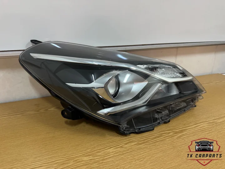 toyota-yaris-p13-halogeen-koplamp-rechts — foto 3