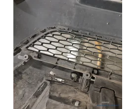 landrover-discovery-sport-voorbumper-voor-bumper-zwart-met-origineel-goede-staat-gebruikt-grill-bumpergrill-grille-2014-2015-2016-2017-2018-2019-2020-barendrecht-mobility-service — foto 38